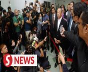 Former prime minister Tan Sri Muhyiddin Yassin claimed trial for alleged money laundering at the Shah Alam Sessions Court on Monday.&#60;br/&#62;&#60;br/&#62;The Shah Alam Court agreed to the prosecution&#39;s application to transfer the case to Kuala Lumpur and apply the bail set there for the current case.&#60;br/&#62;&#60;br/&#62;Read more at https://bit.ly/3yyAc4F&#60;br/&#62;&#60;br/&#62;WATCH MORE: https://thestartv.com/c/news&#60;br/&#62;SUBSCRIBE: https://cutt.ly/TheStar&#60;br/&#62;LIKE: https://fb.com/TheStarOnline